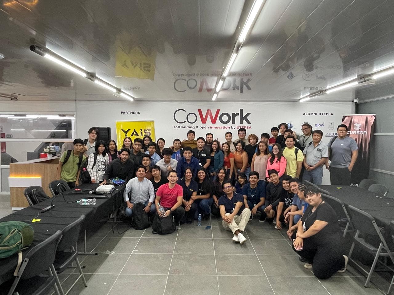 Foto grupal — Cafe Cursor Bolivia IA for Good, 28 feb 2026