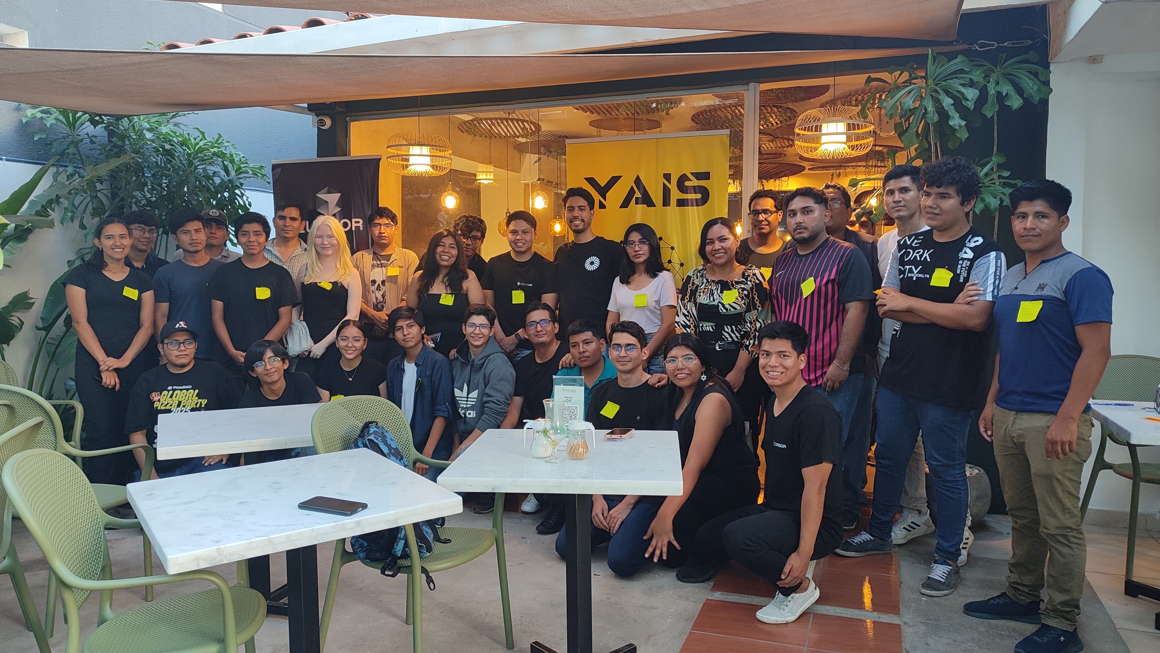 Foto grupal — Cursor Cafe octubre 2025